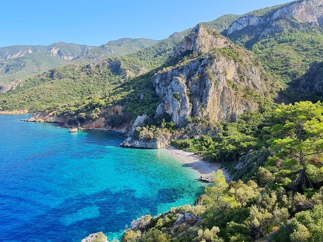 Turquoise cove at the foot of the cliffs