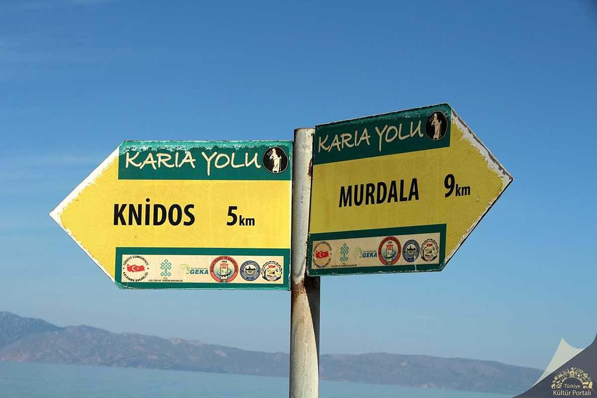 Yellow Carian Trail waymark sign — Knidos, Murdala